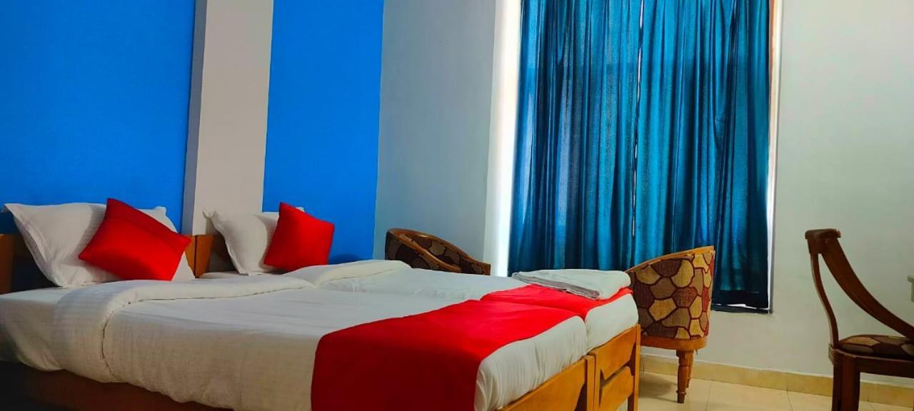 Hotel Manhattan Chennai Zewnętrze zdjęcie